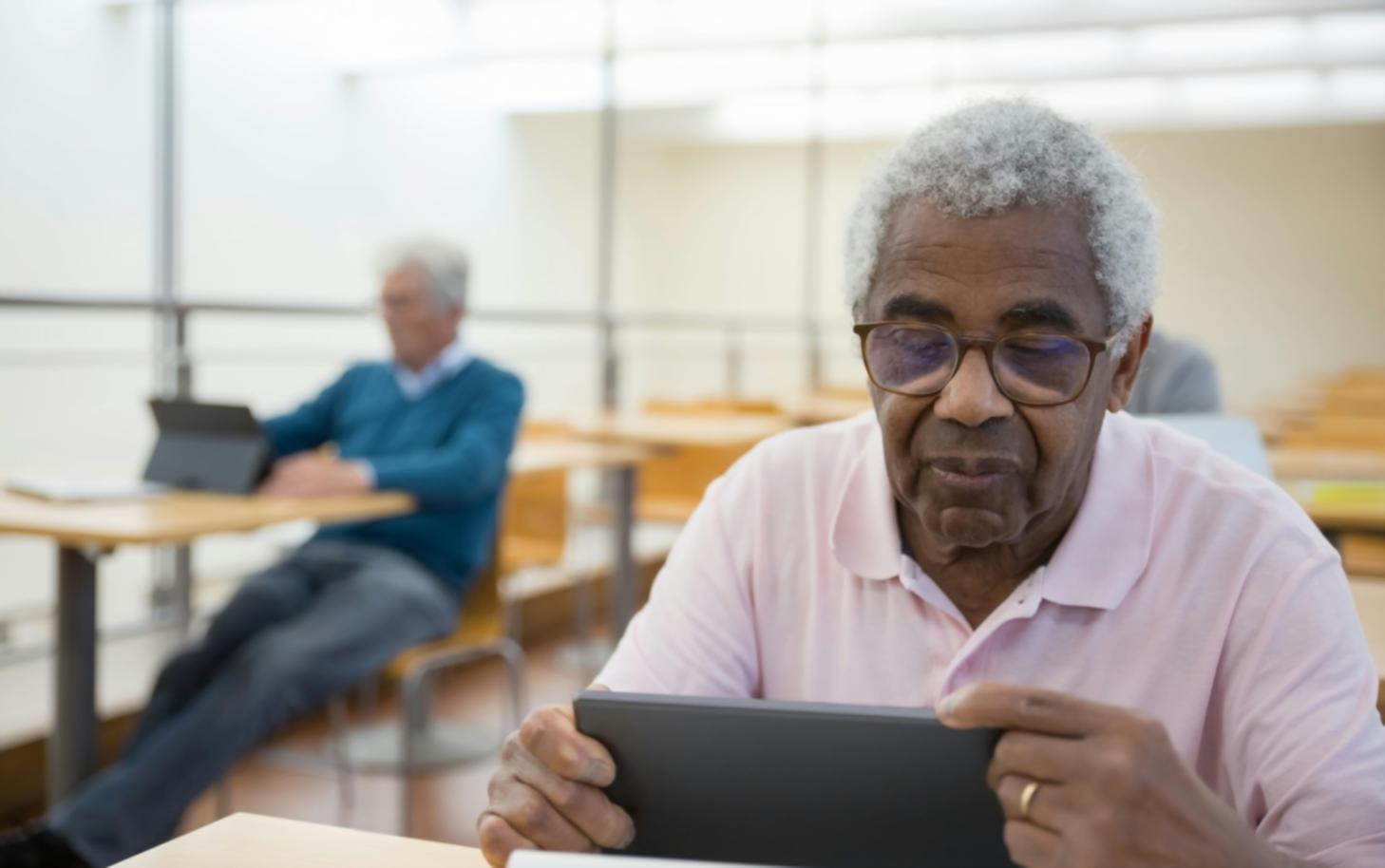 Zespół specjalistów podczas sesji szkoleniowej z zakresu pracy socjalnej